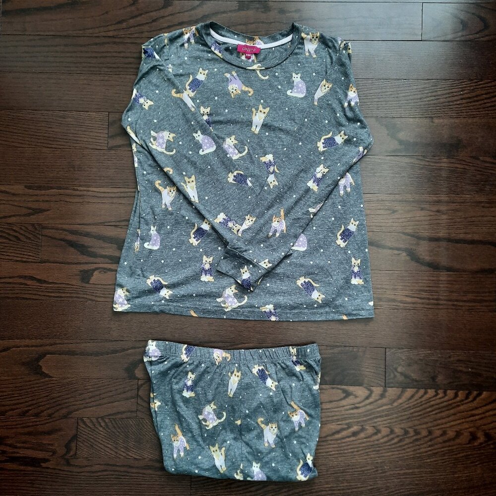 Cat patterned pajamas - M